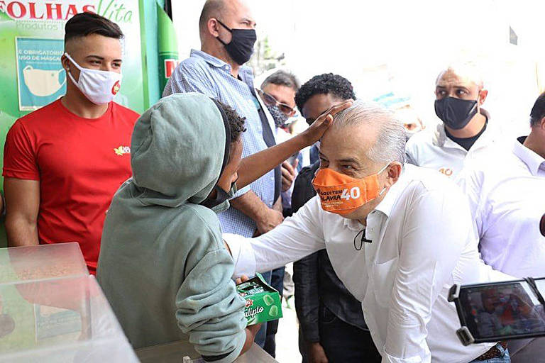 Candidato à prefeitura de São Paulo, Marcio França fez caminhada em São Mateus, na zona leste, onde muitos comerciantes perderam renda