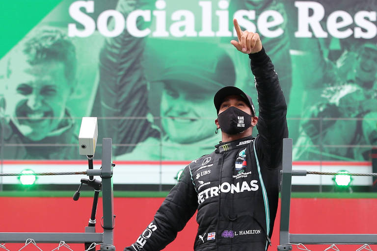 Lewis Hamilton comemora sua 92ª vitória na F-1, se isolando como recordista