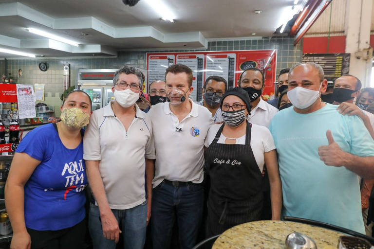 Celso Russomanno durante campanha no mercado da Penha