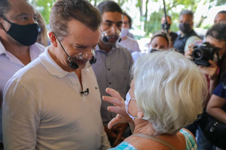 Celso Russomanno durante campanha no mercado da Penha