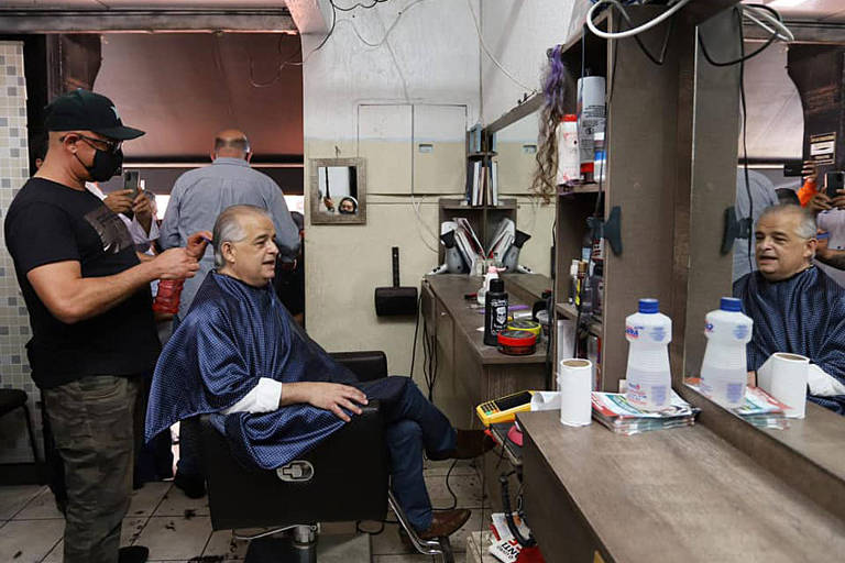 Candidato à prefeitura de São Paulo, Marcio França fez caminhada em São Mateus, na zona leste, onde muitos comerciantes perderam renda