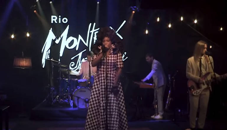 Macy Gray durante apresentação gravada nos EUA para encerrar o primeiro dia (23 de outubro) do Rio Montreux Jazz Festival 2020