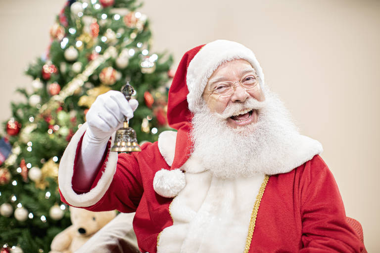 Bispo italiano diz às crianças que Papai Noel não existe durante festival