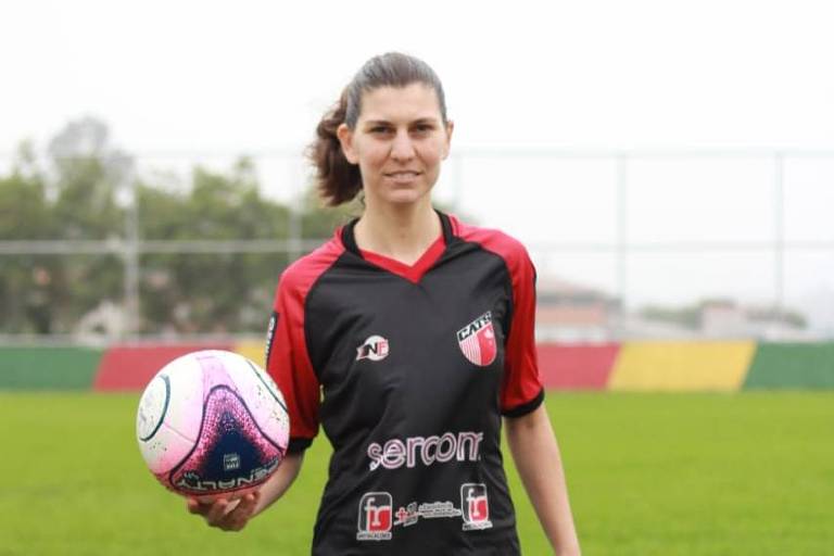 Futebol feminino cresceu, mas formação de novas jogadoras