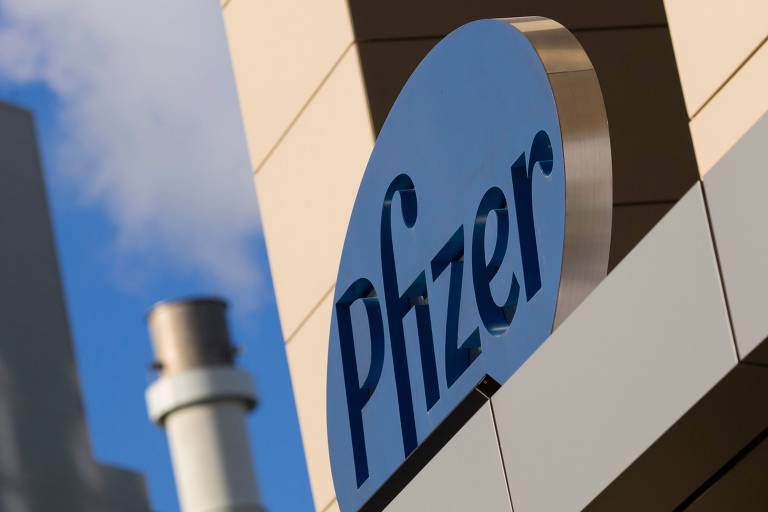 Criticada em contrato da Pfizer, cláusula que isenta responsabilidade não impediu acordo com AstraZeneca