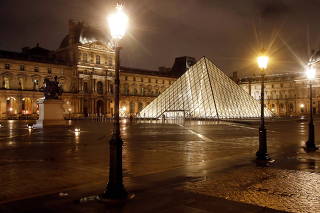 Nightly curfew in Paris