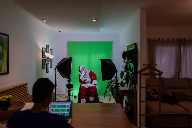 Papai Noel usa a tecnologia para se conectar com o público