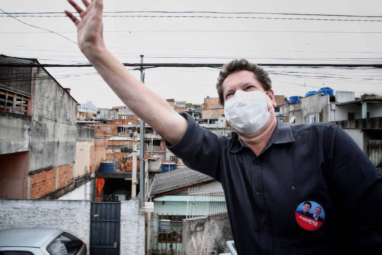 Jilmar Tatto, candidato do PT à Prefeitura de São Paulo durante campanha na Zona Leste da cidade