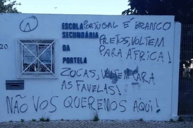 Muro com pichações racistas e xenófobas em escola de Portugal; há ofensas contra brasileiros, chamados de 'zucas'