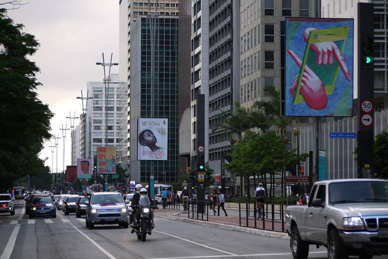 Painéis da Exposição de Maio na Paulista 2020, que tem como tema "Liberdade e Democracia"