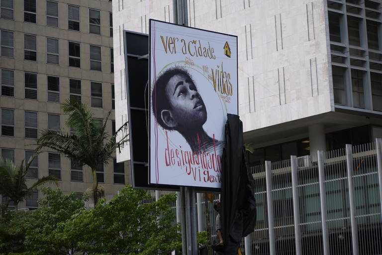 Painel da Exposição de Maio na Paulista 2020, que tem como tema "Liberdade e Democracia". Obra de Mauro Neri. 
