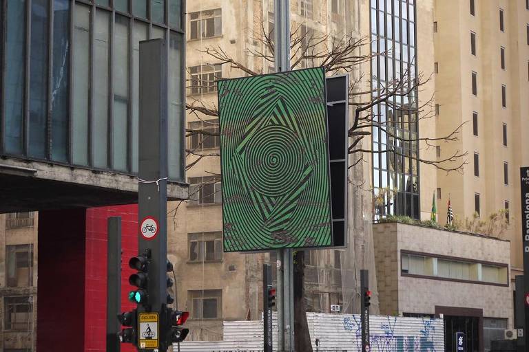 Painéis da Exposição de Maio na Paulista 2020, que tem como tema "Liberdade e Democracia". Obra de Frederico Filippi. 