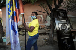 Fortaleza - Desempregada sem Auxílio Emergencial fazendo bico durante a Eleição 2020.