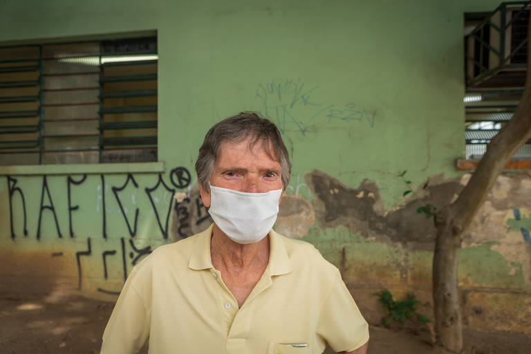 O aposentado Emílio Carlos