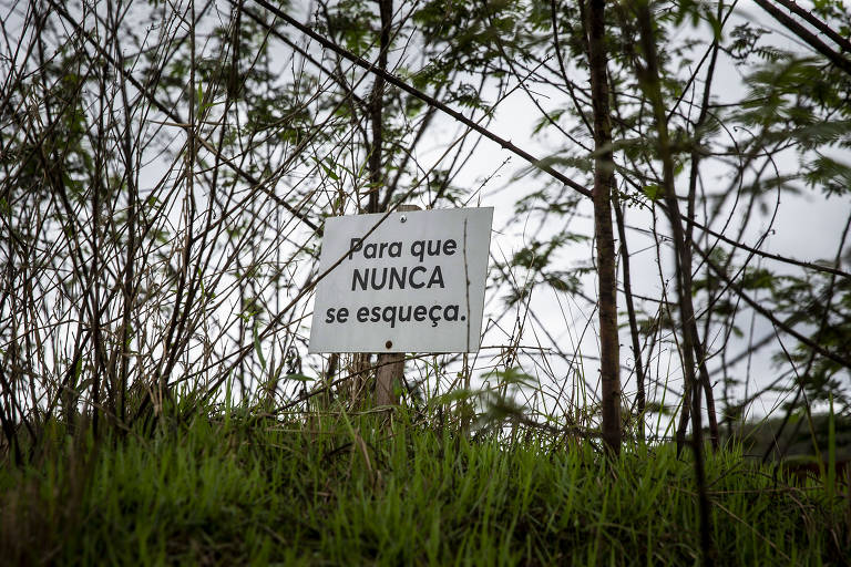 Ao longo dos 650 km por onde passou, do interior de Minas ao litoral do Espírito Santo, a lama matou 19 pessoas, interrompeu o abastecimento de água, devastou as margens de rios e arrasou vilas e fazendas