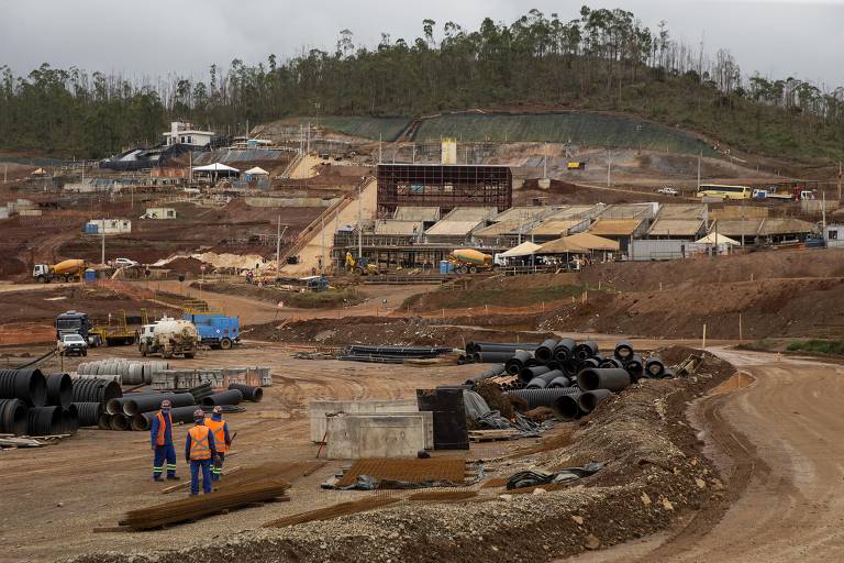 Em outubro, o Conselho Estadual de Política Ambiental de Minas (Copam) concedeu à Samarco a última licença necessária para formalizar o retorno de suas atividades minerárias em Mariana