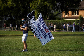 FILE PHOTO: FILE PHOTO: Early voting begins in Texas
