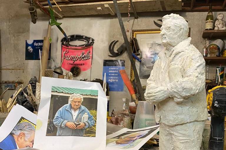 Edgar Duvivier faz estatuetas de Mujica para financiar escultura de ex-presidente em tamanho natural