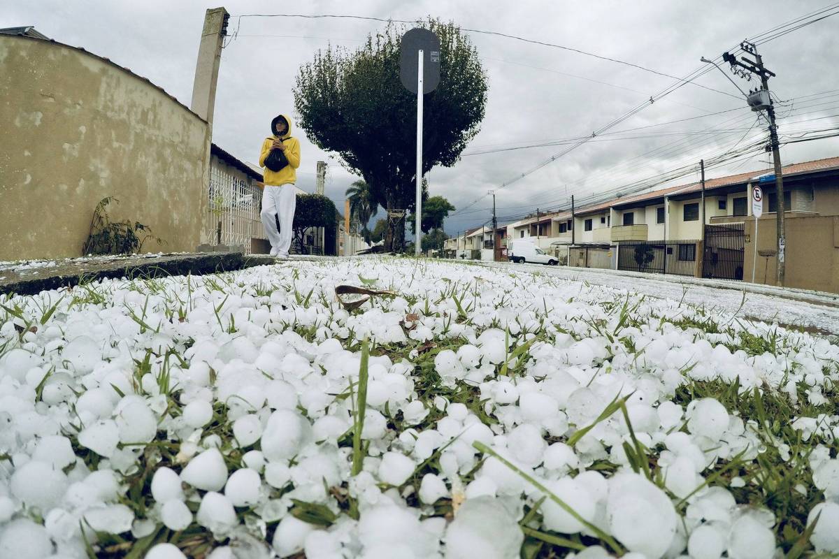 Chuva de granizo muda paisagem em Curitiba - 03/11/2020 ...