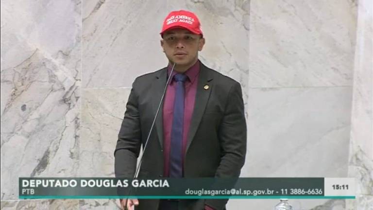 Deputado estadual Douglas Garcia (PTB-SP) pede votos para Donald Trump na Assembleia Legislativa