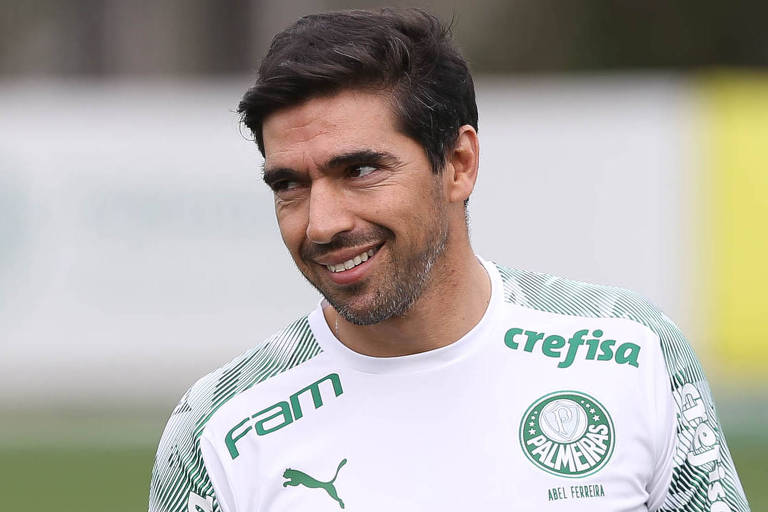 O técnico Abel Ferreira, do Palmeiras, durante treinamento na Academia de Futebol


