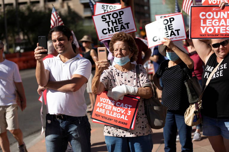Protestos contra a contagem de votos e a favor da continuidade da apuração nos EUA 