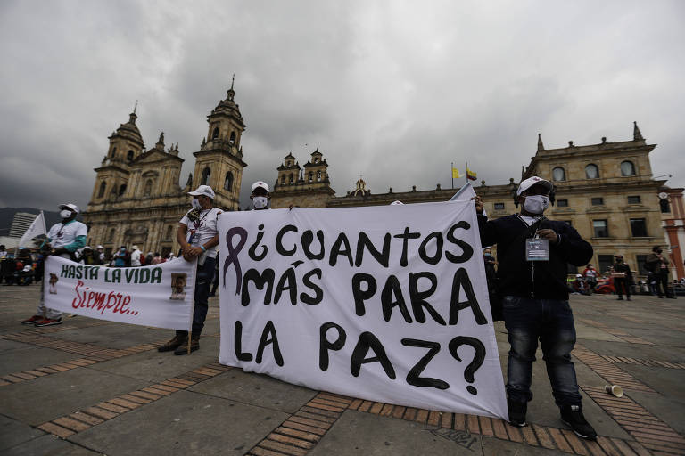 Ex-combatentes das Farc fazem ato em Bogotá, a capital colombiana, a fim de mostrar os avanços dos projetos produtivos que decorreram do Acordo de Paz e para questionar a eficácia do mesmo
