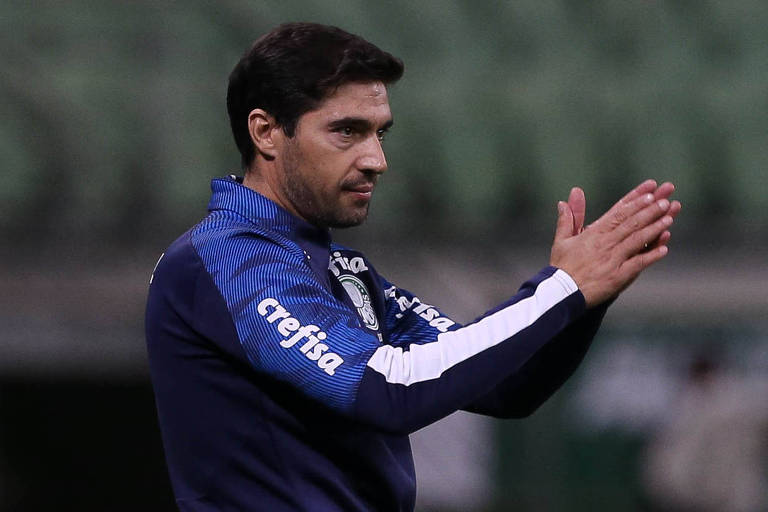 O técnico Abel Ferreira em seu jogo de estreia no comando do Palmeiras, contra o Red Bull Bragantino, pelas oitavas de final da Copa do Brasil