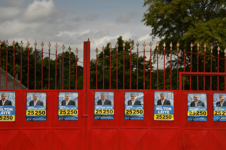 Cartazes do vereador são onipresentes em bairros da zona sul