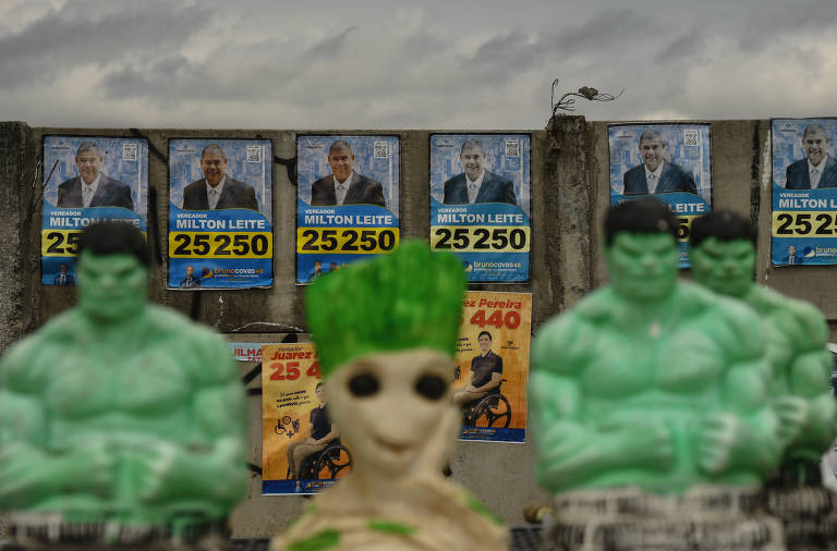 Cartazes do vereador Milton Leite em bairro da zona sul