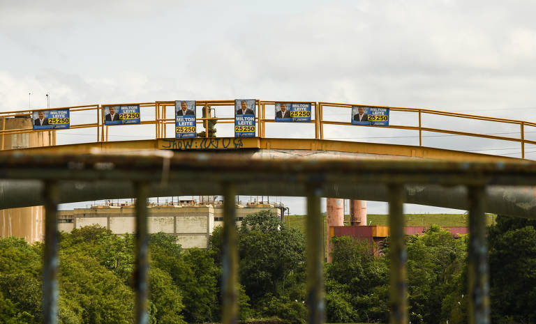 Cartazes do vereador são onipresentes em bairros da zona sul