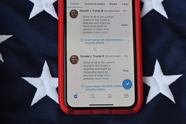  Imagem mostra tuíte de Donald Trump sendo contesado pelo Twitter; rede social marcfou 13 publicações do republicano como potencialmente equivocadas