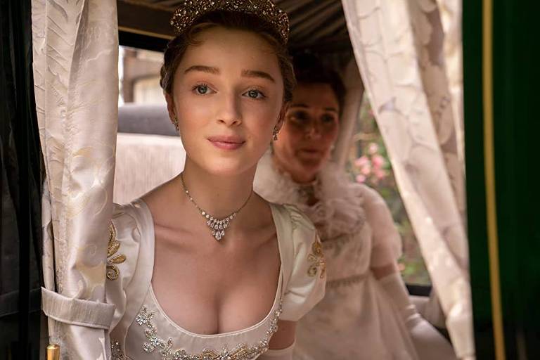 Daphne Bridgerton, a filha mulher mais velha, é interpretada por Phoebe Dynevor  