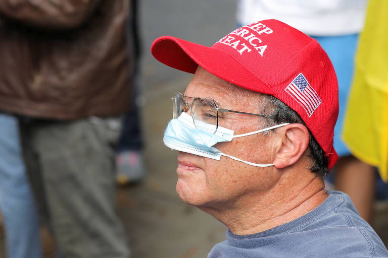 Apoiador de Trump ironiza o uso de máscaras em ato de apoio ao republicano na Geórgia