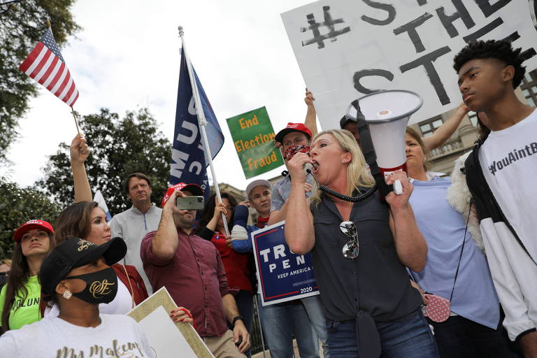 Apoiadores em manifestação batizada de 'Stop the Steal' (parem o roubo) em Atlanta