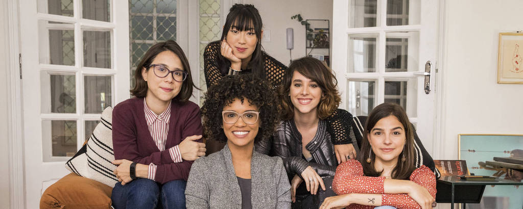 As Five - Lica (Manoela Aliperti), Ellen (Heslaine Vieira), Keyla (Gabriela Medvedovsky), Benê (Daphne Bozaski) e Tina (Ana Hikari)