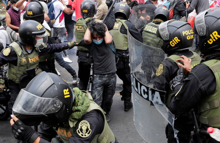 Peru enfrenta 5º dia de protestos contra novo presidente, e 2 são baleados