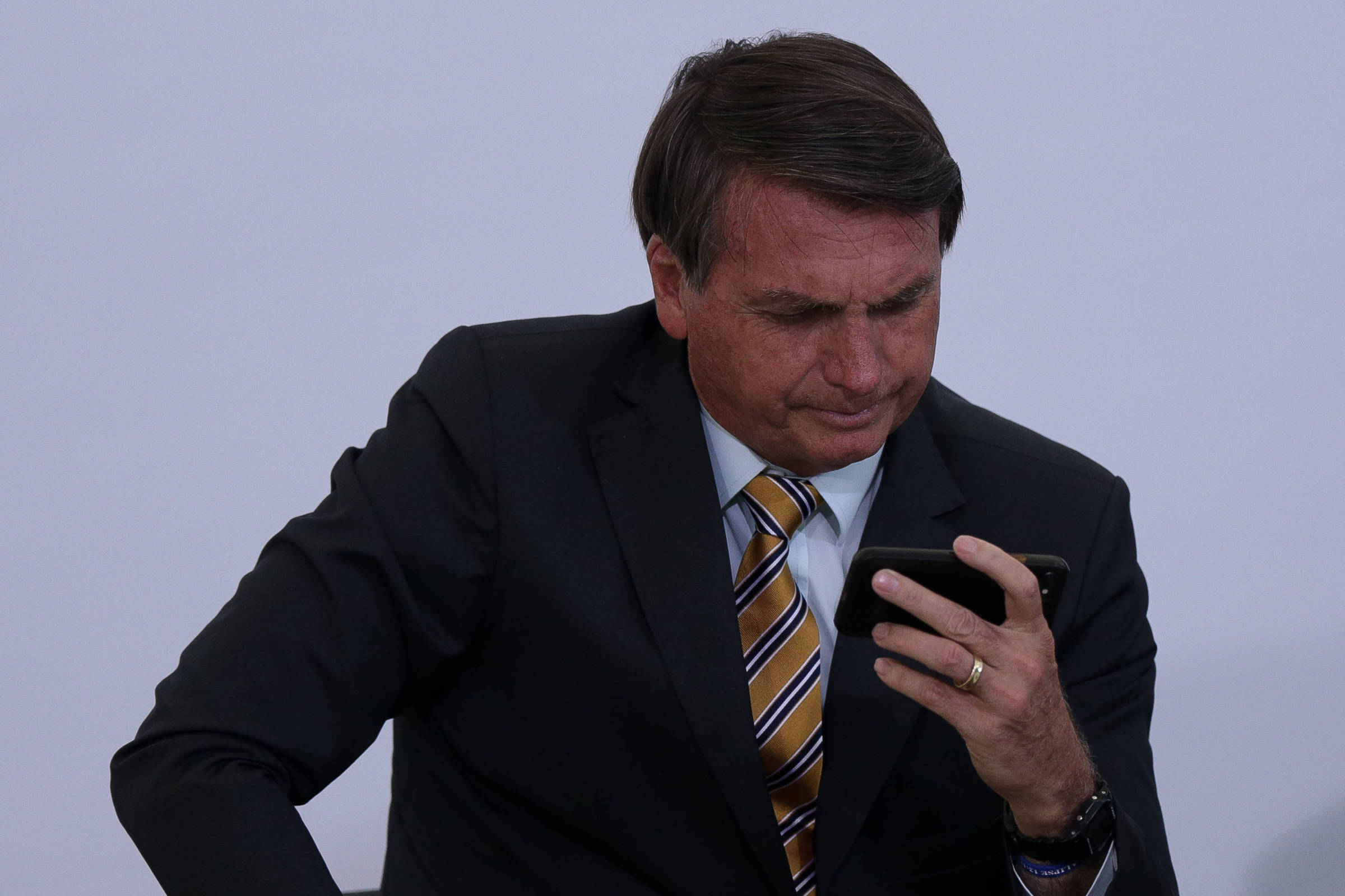 Registrado em nome de empresa do DF, site pessoal de Bolsonaro é usado para divulgar ações de governo