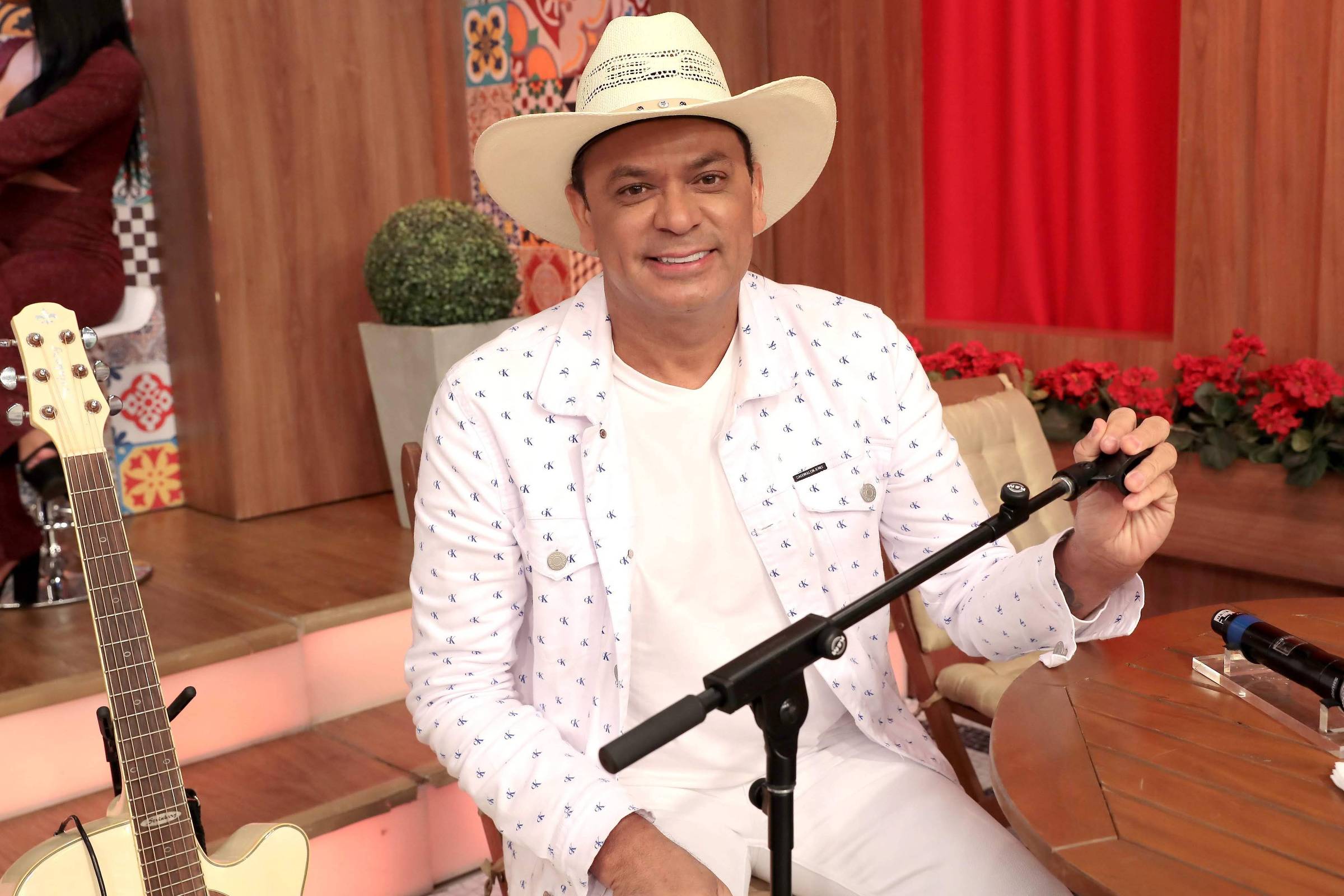 F5 Celebridades Frank Aguiar assume nome de batismo e passa a se chamar Luz Aguiar 12/11/2020