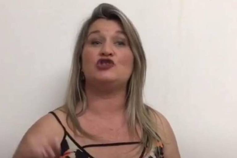 Carminha Jerominho em vídeo divulgado em 2016