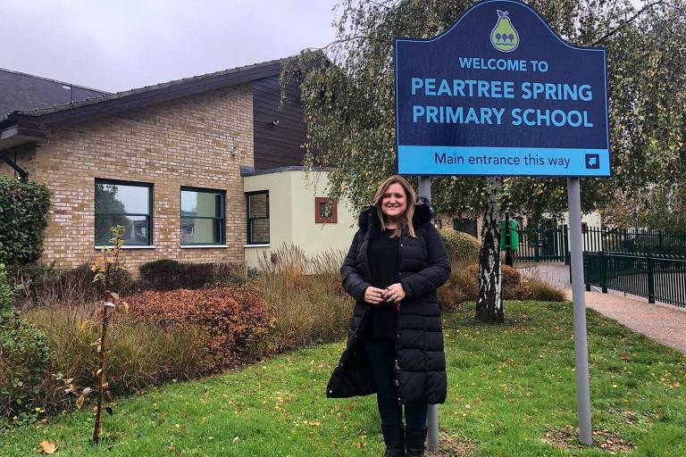 Teresa Skeggs, diretora da escola Peartree Spring Primary School, onde Lewis Hamiton estudou quando criança em Stevenage