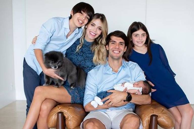 Kaká posta foto em família