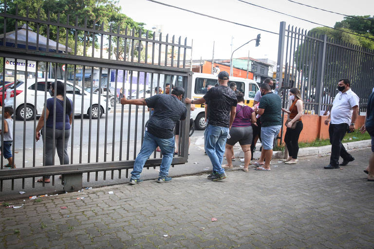 Eleitores chegam atrasados para votação em São Paulo