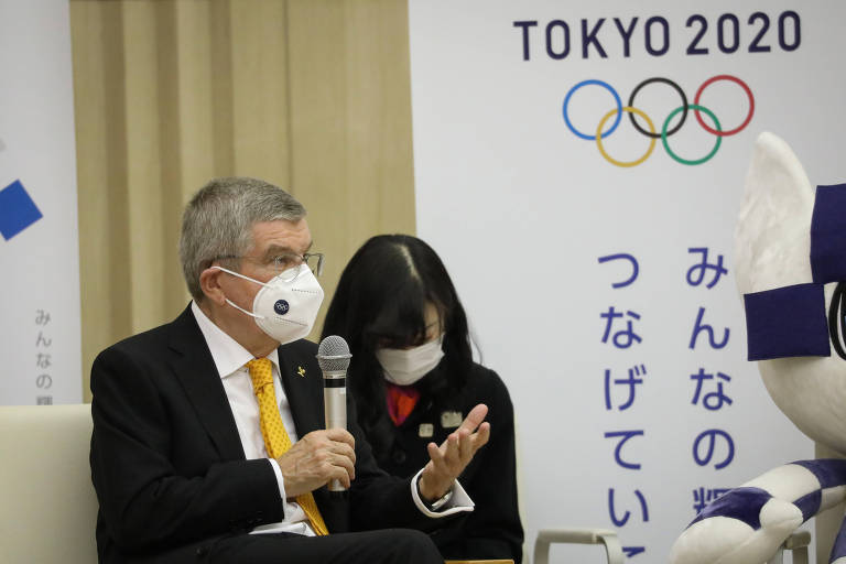 Thomas Bach, presidente do COI, durante encontro com Koike Yuriko, governadora de Tóquio