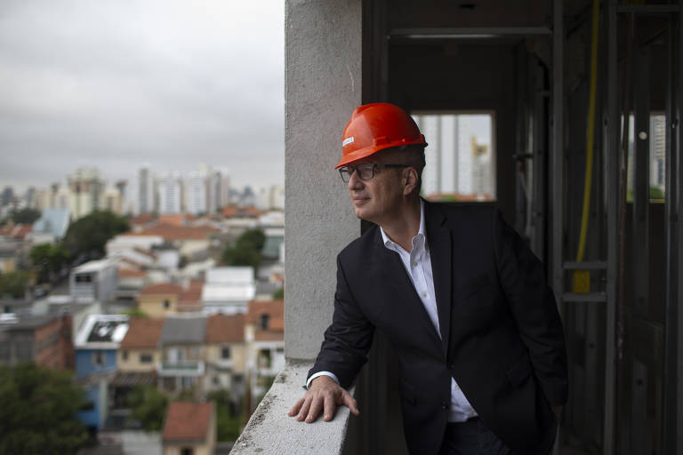 O gerente comercial Edmilson Ramiro, 51, que resolveu trocar um apartamento na Vila Gumercindo por um imóvel na Vila Mariana em fevereiro deste ano; empreendimento deve ficar pronto em agosto de 2021
