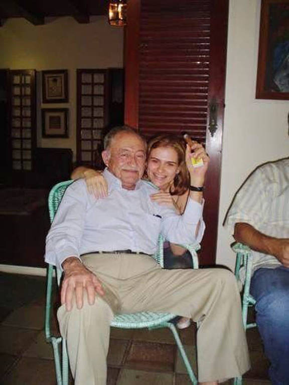 Miguel Arraes de Alencar foi um advogado, economista e político brasileiro e prefeito da cidade de Recife com sua neta Marília Arraes