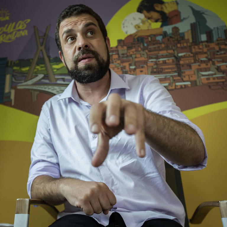 É falso que foto mostra Boulos com integrantes do Hamas