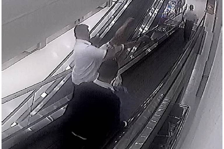 Imagens de câmeras de segurança mostraram Luis Gomes sendo arrastado para fora do Carrefour