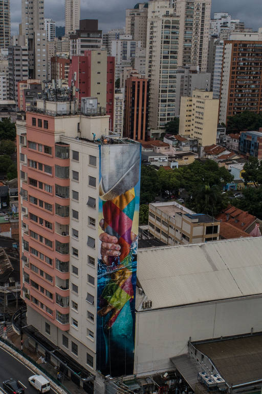 Eduardo Kobra finaliza mural de 33 metros na região do Minhocão