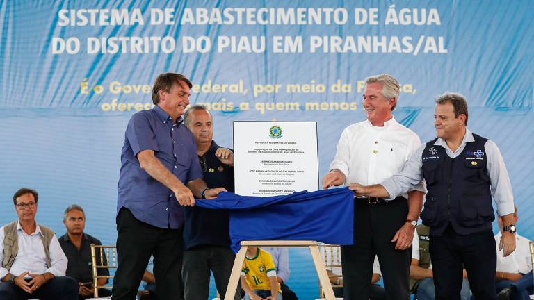 O presidente Jair Bolsonaro participou, em Piranhas (AL), da inauguração da obra de ampliação do Sistema de Abastecimento de Água (SAA). O senador Fernando Collor (PROS) também participou do evento